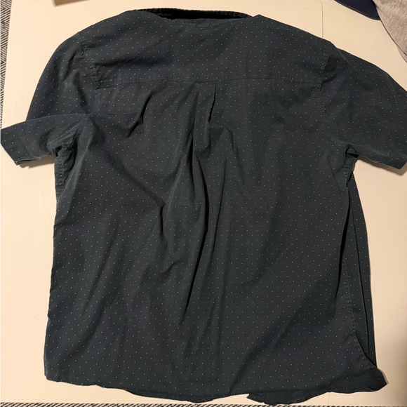 Men's Vuori Bridge Button Down Shirt Size Medium - Picture 2 of 8